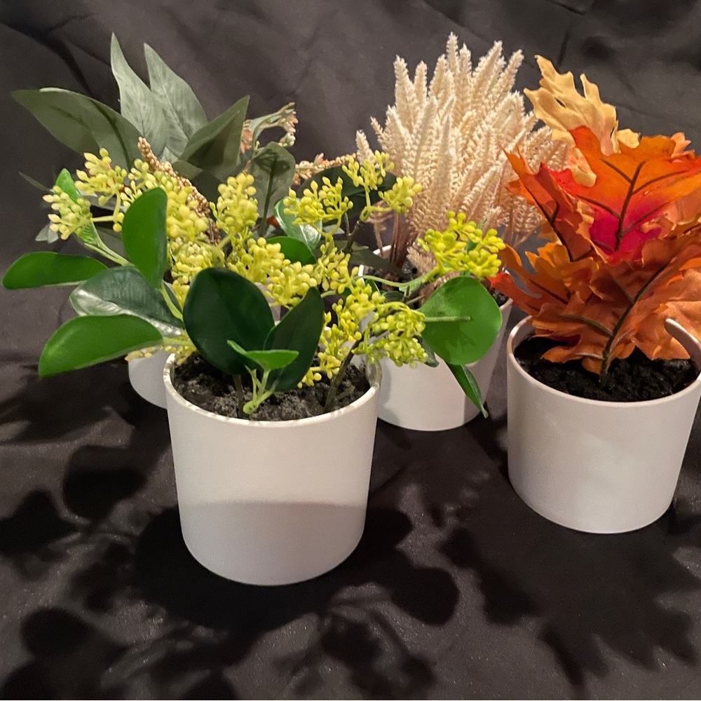 Faux potted plants, 4” tall
